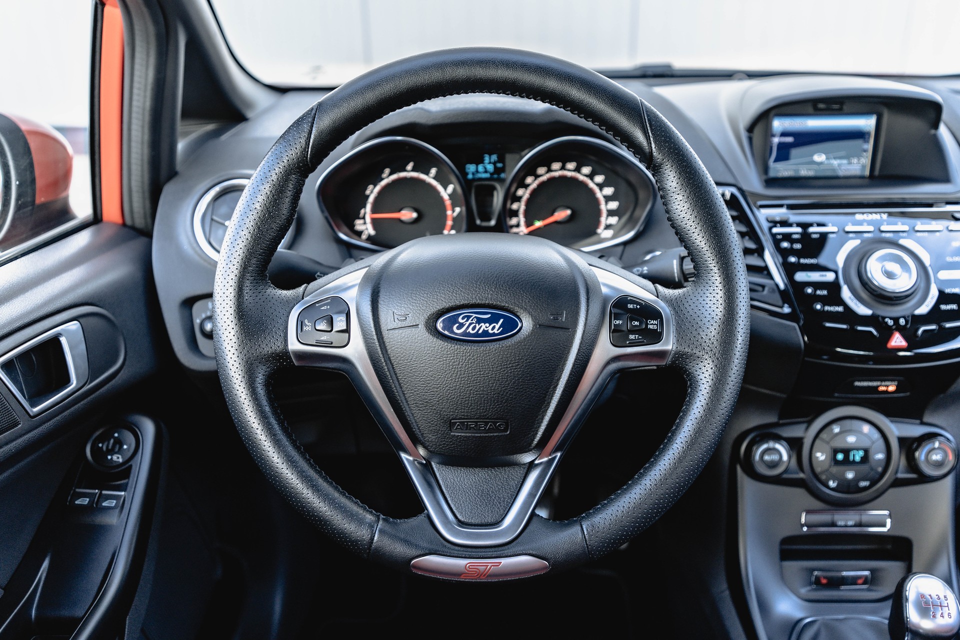 FORD Fiesta 1.6 SCTi ST-2 * AB MFK * TRAUMHAFTE AUSSTATUNG * 8-FACH BEREIFT *-image-11