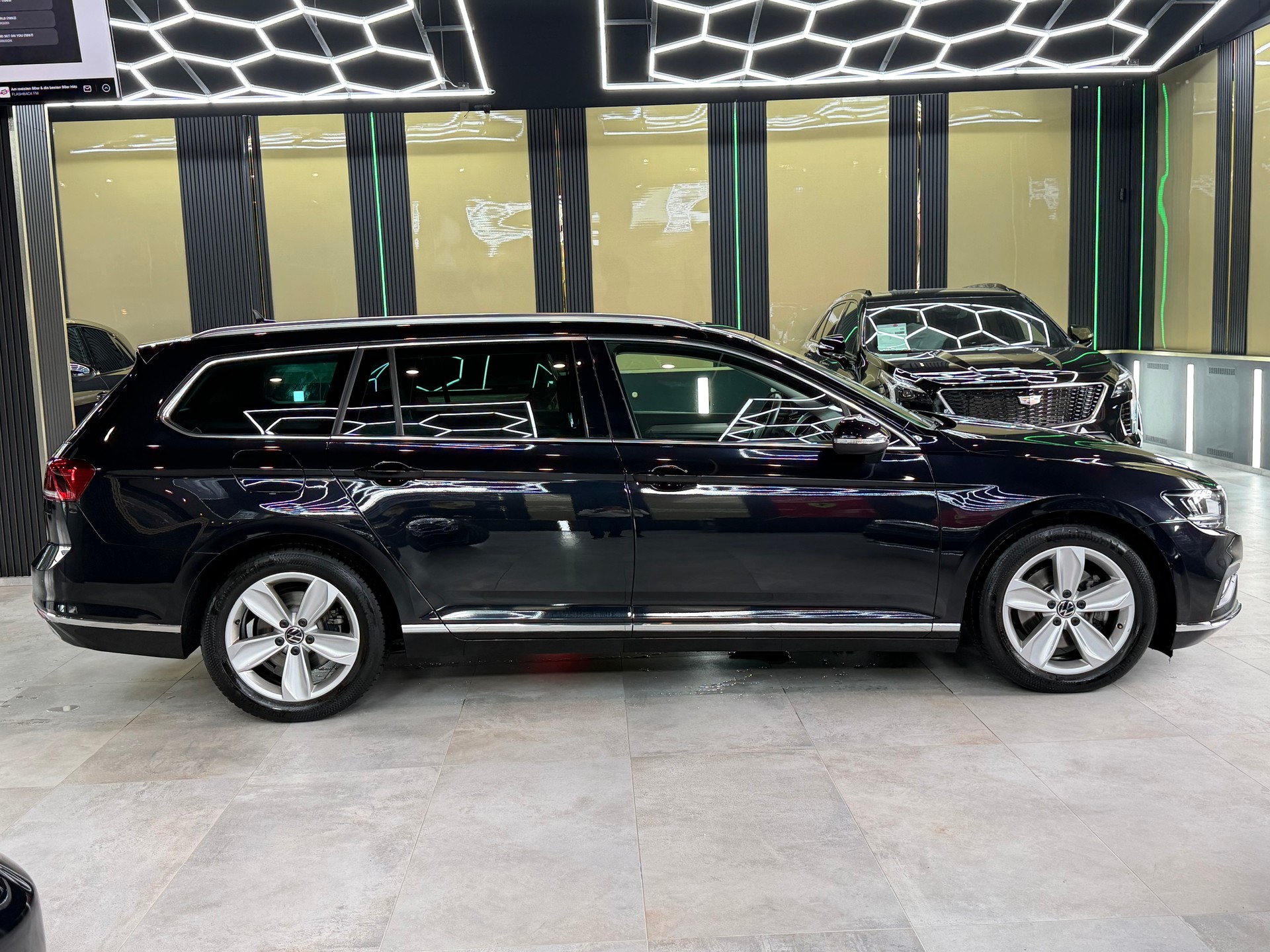 VW Passat 2.0 TDI BMT Elegance 4Motion DSG-showroom-element-3
