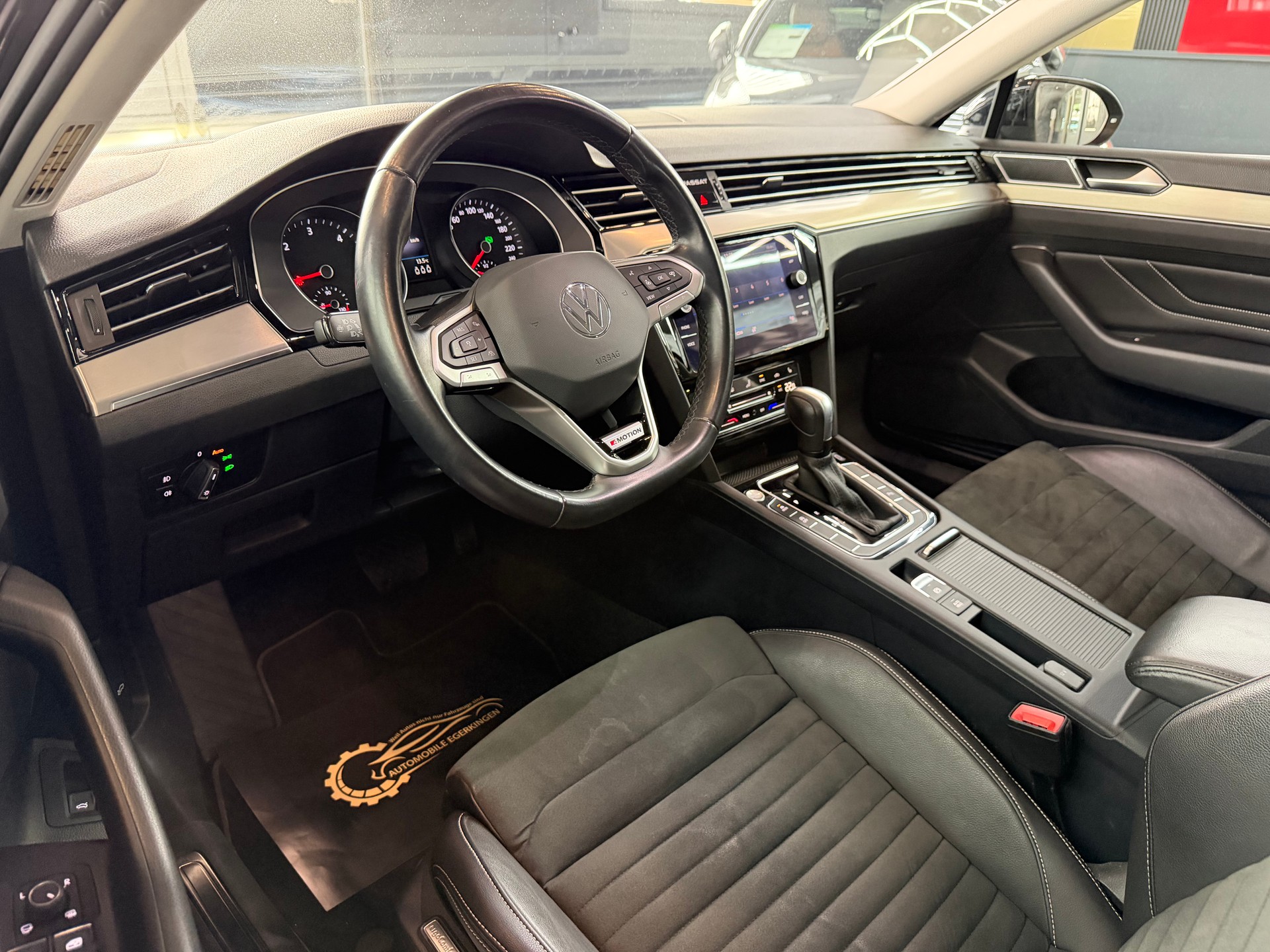 VW Passat 2.0 TDI BMT Elegance 4Motion DSG-image-8
