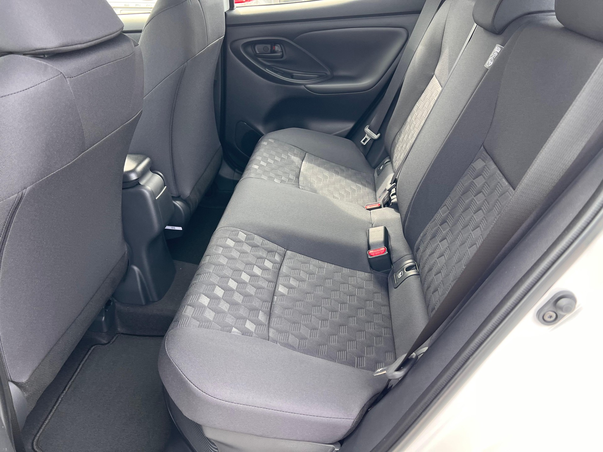 TOYOTA Yaris 1.5 VVT-i HSD Comfort-image-10