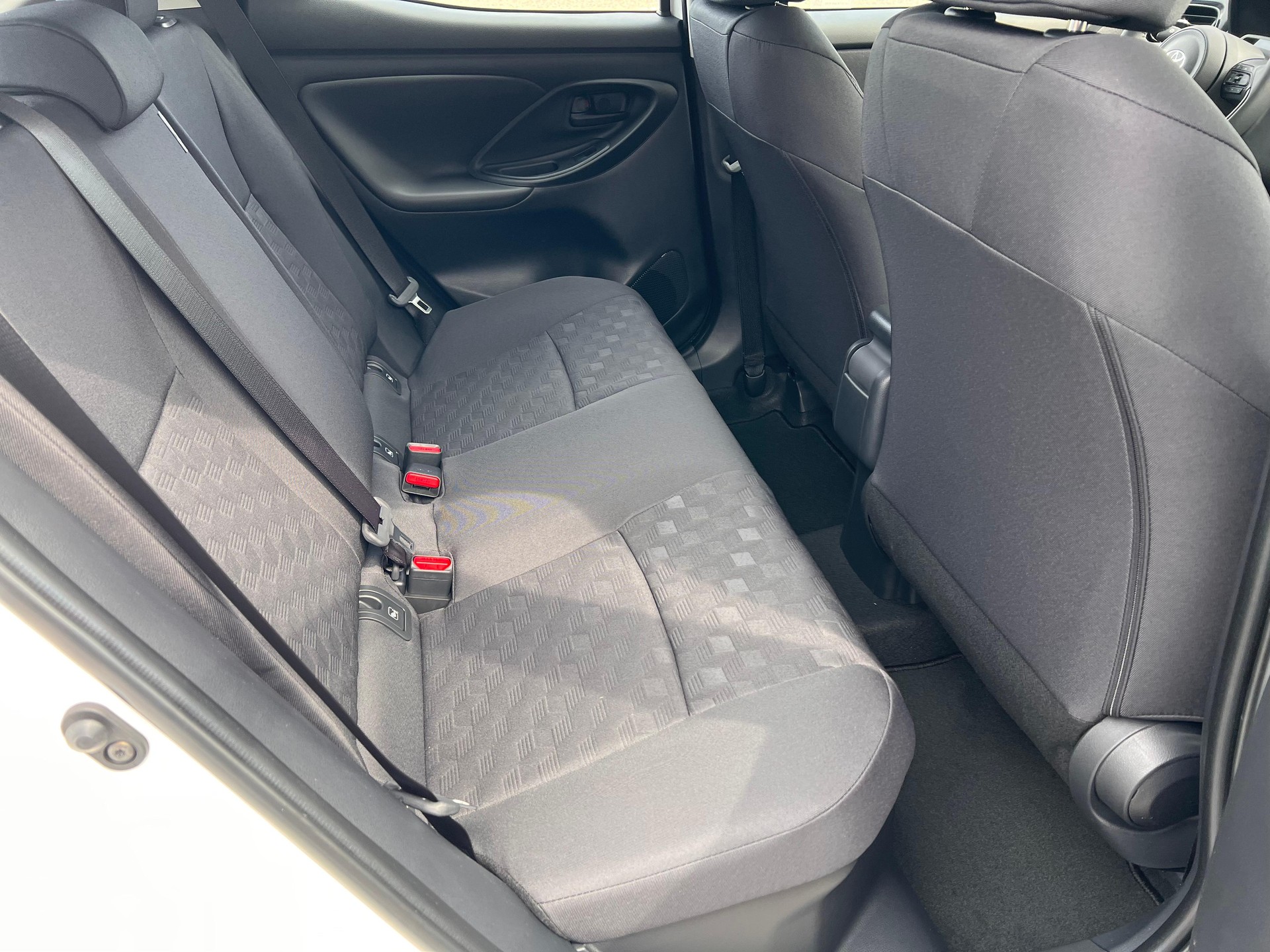 TOYOTA Yaris 1.5 VVT-i HSD Comfort-image-11