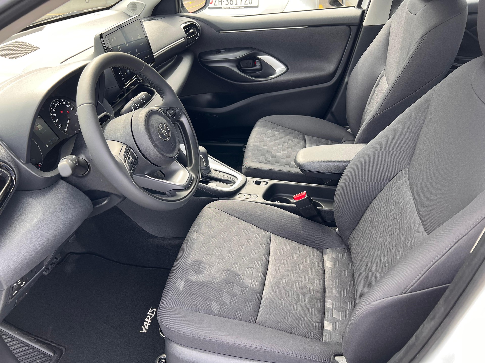 TOYOTA Yaris 1.5 VVT-i HSD Comfort-image-8