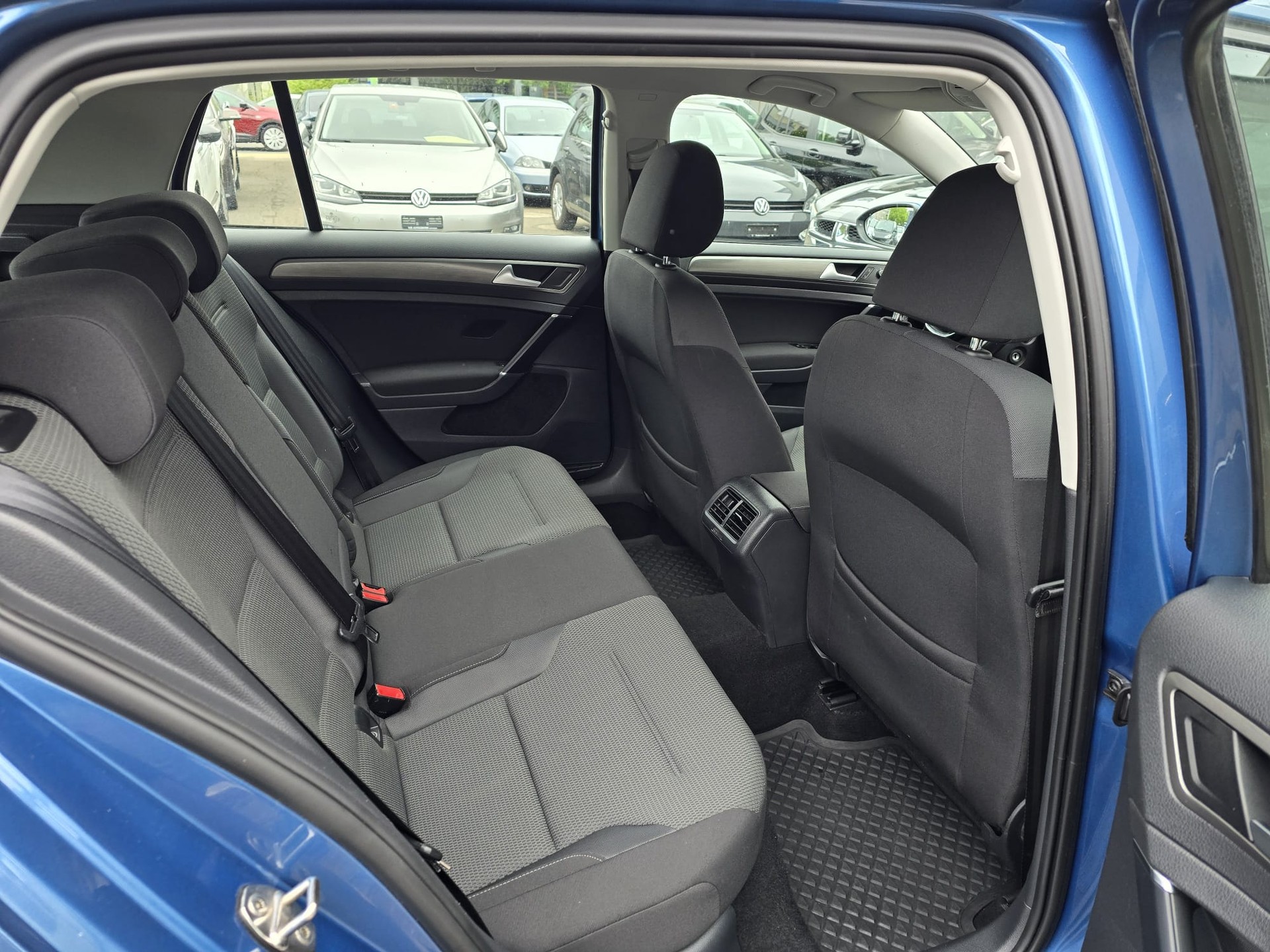 VW Golf 2.0 TDI Highline 4Motion-image-19