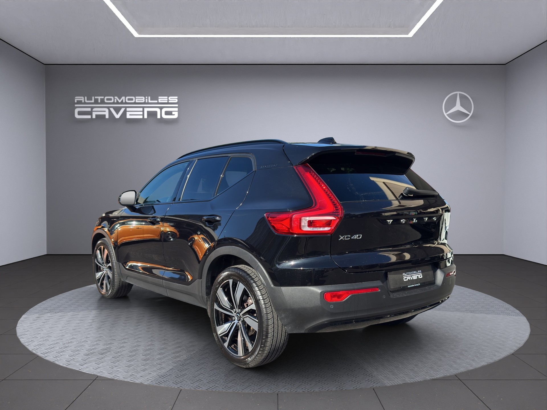 VOLVO XC40 T4 TwE R-Design DCT-showroom-element-2