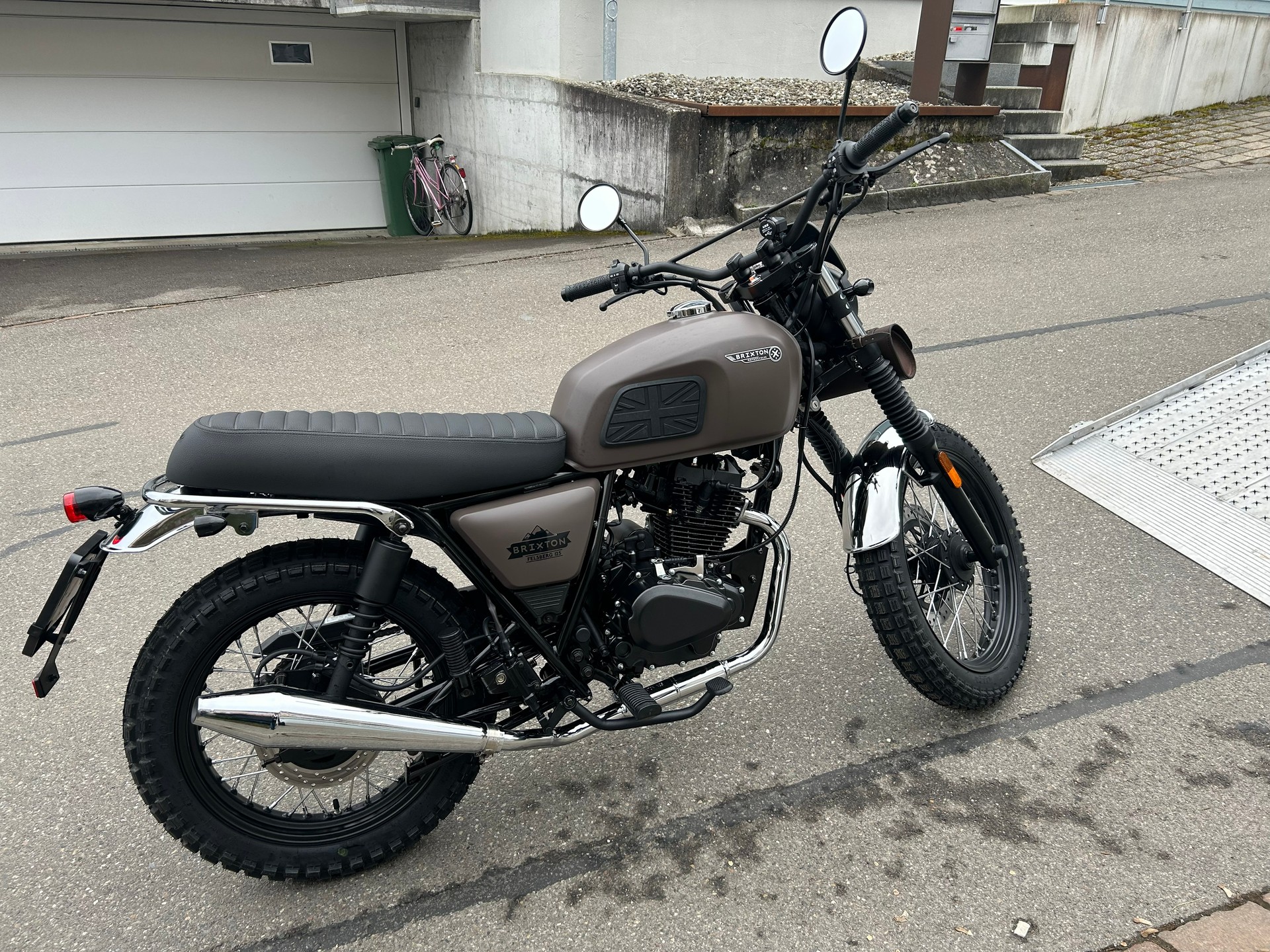 BRIXTON Cromwell 125 CBS-image-5