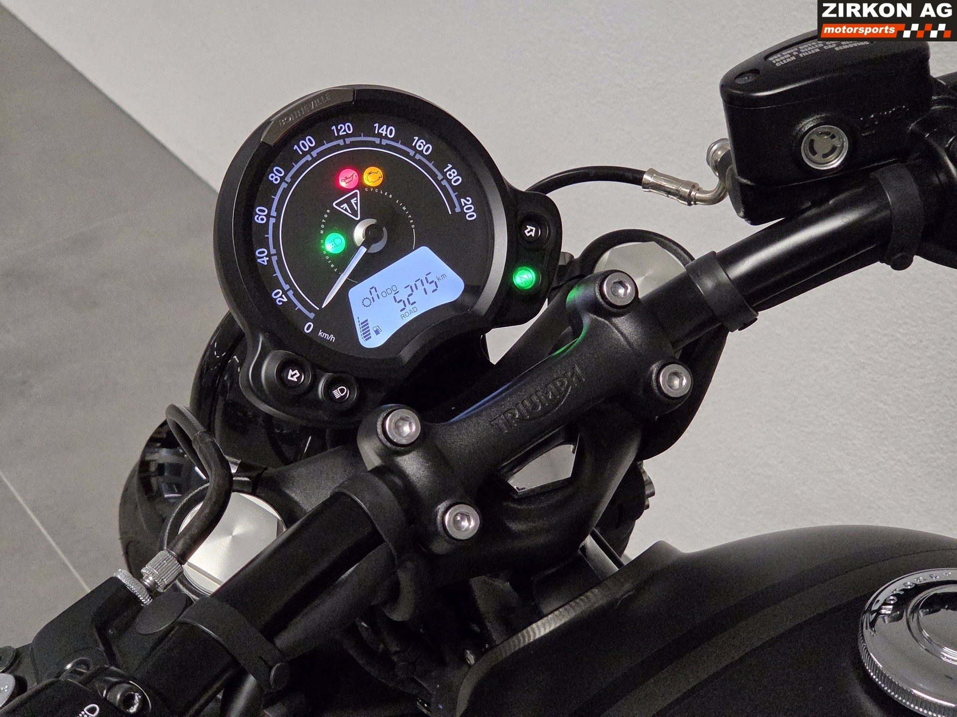 TRIUMPH Bonneville 1200 Bobber Custom (35kW)-image-12