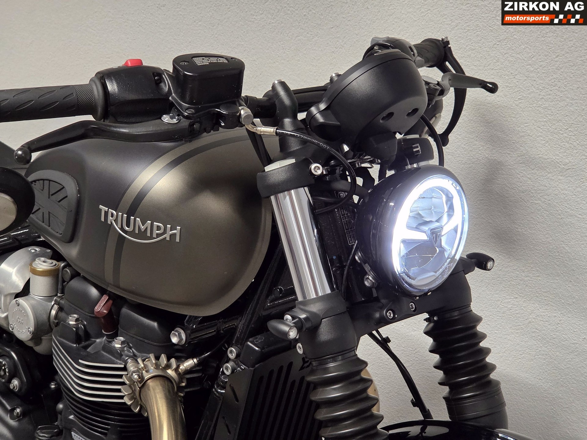 TRIUMPH Bonneville 1200 Bobber Custom (35kW)-image-3