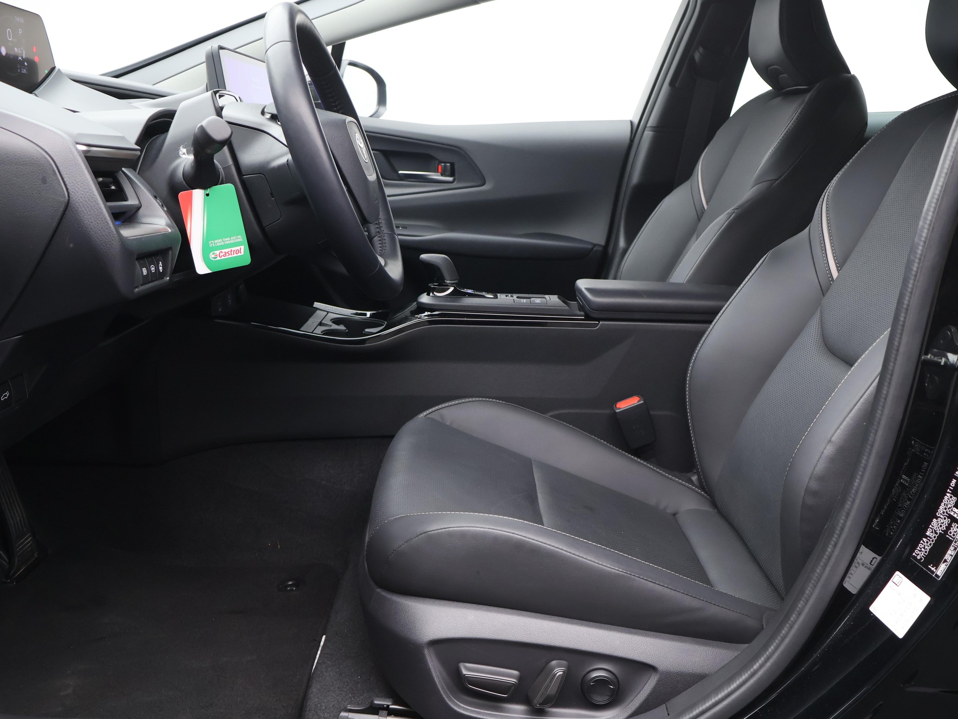TOYOTA Prius 2.0 Plug-In-Hybrid Premium / Jetzt Leasing ab 0.99% oder Cash-Prämie CHF 3'000.00-showroom-element-3