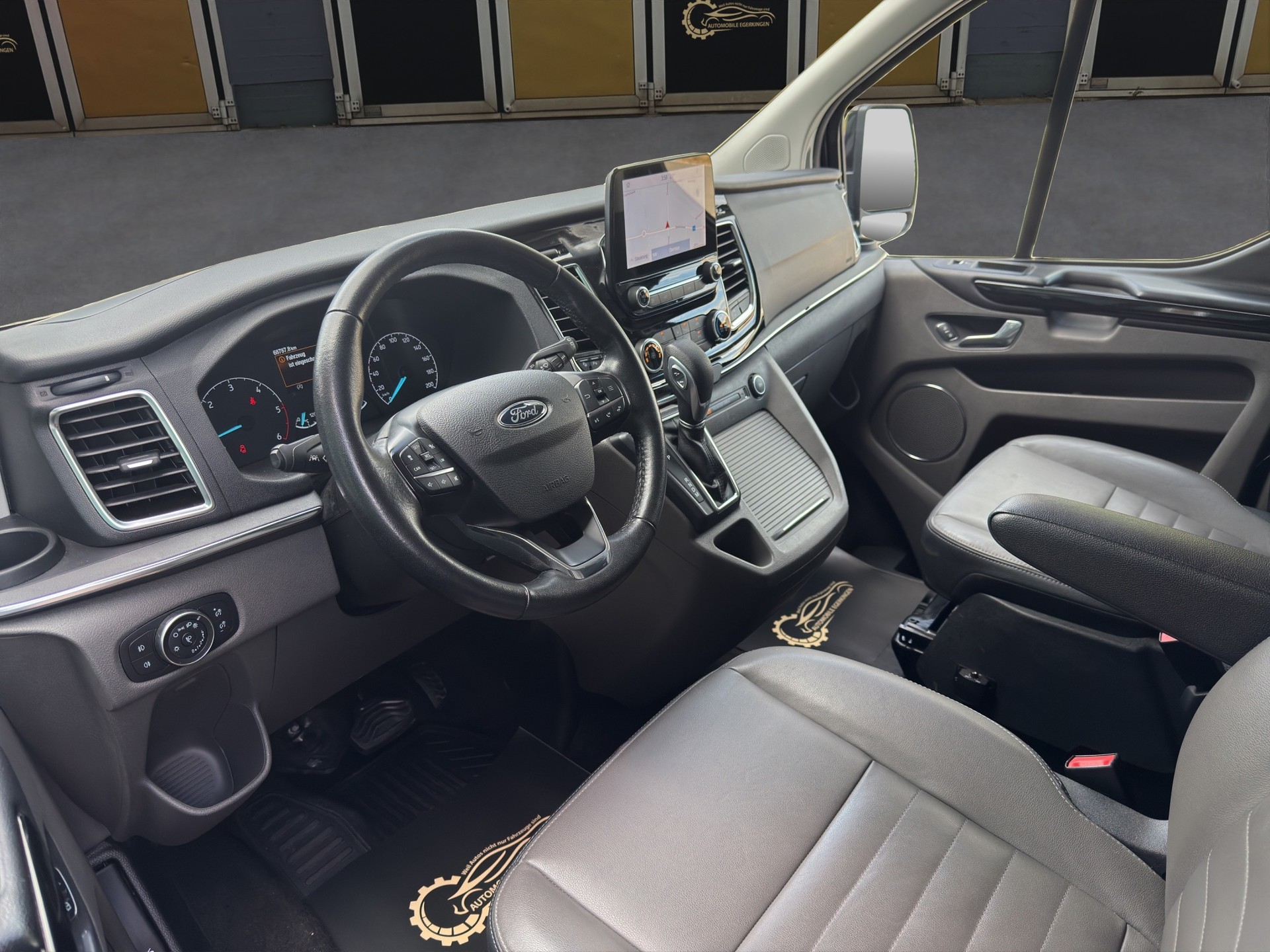 FORD Tourneo Custom 320 L2H1 Titanium X A-image-8