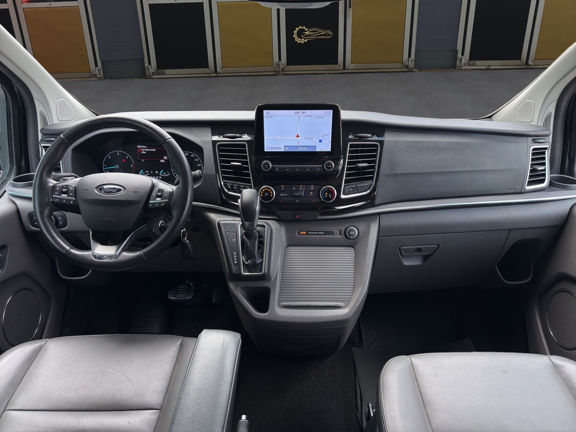 FORD Tourneo Custom 320 L2H1 Titanium X A-image-10