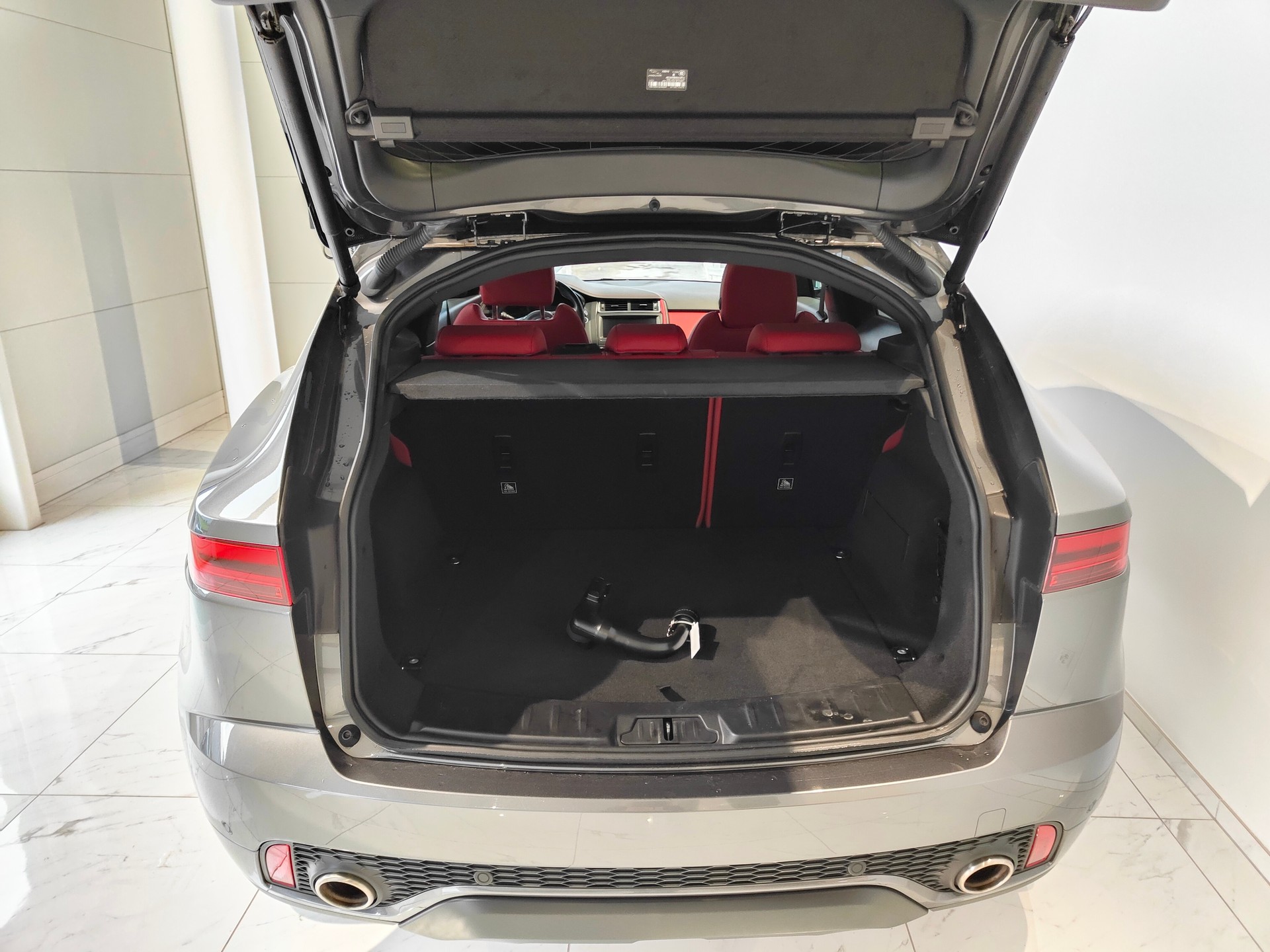 JAGUAR E-Pace 2.0d D240 R-Dynamic SE AWD Automatik-image-7