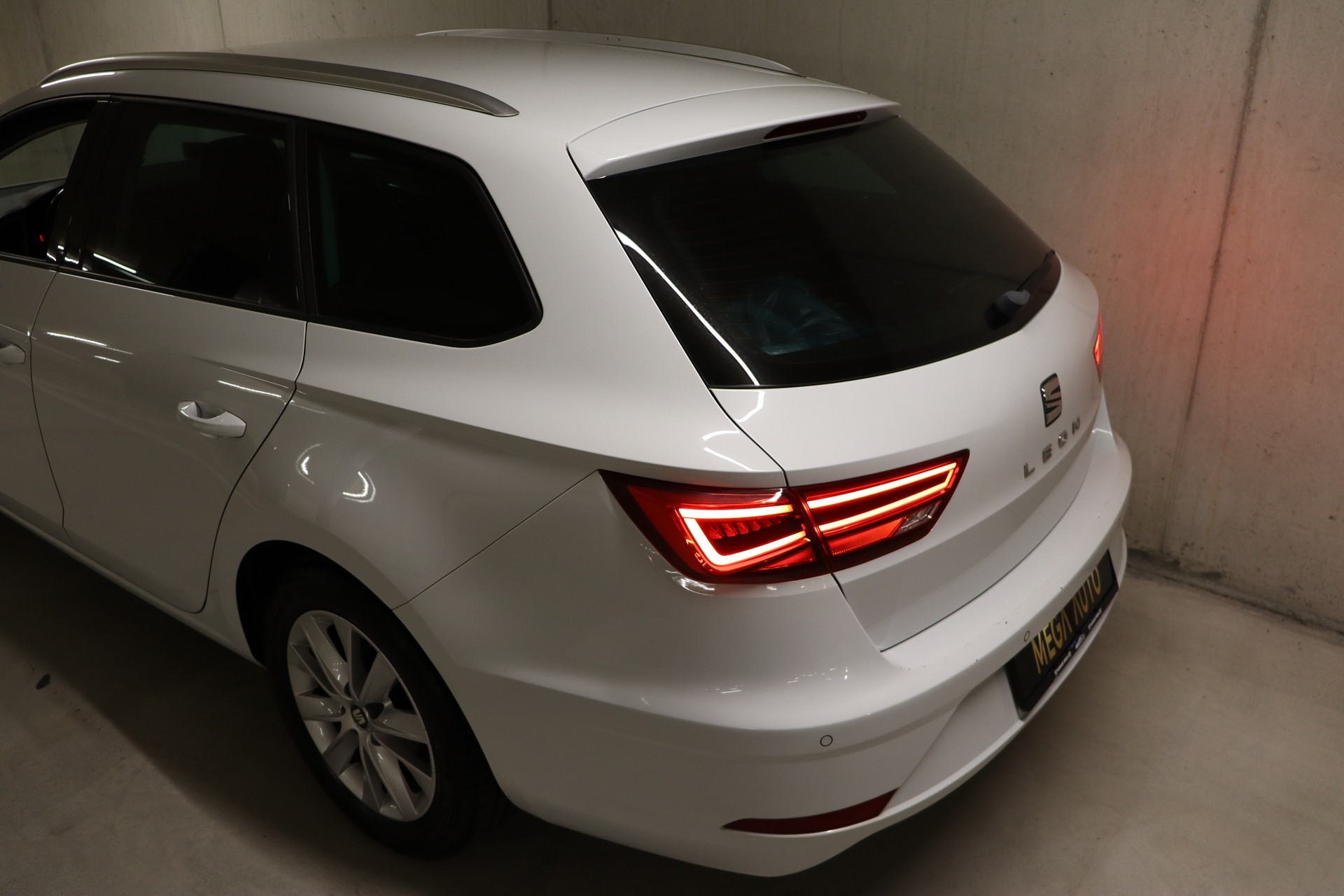 SEAT Leon ST 2.0 TDI CR Style DSG-image-8