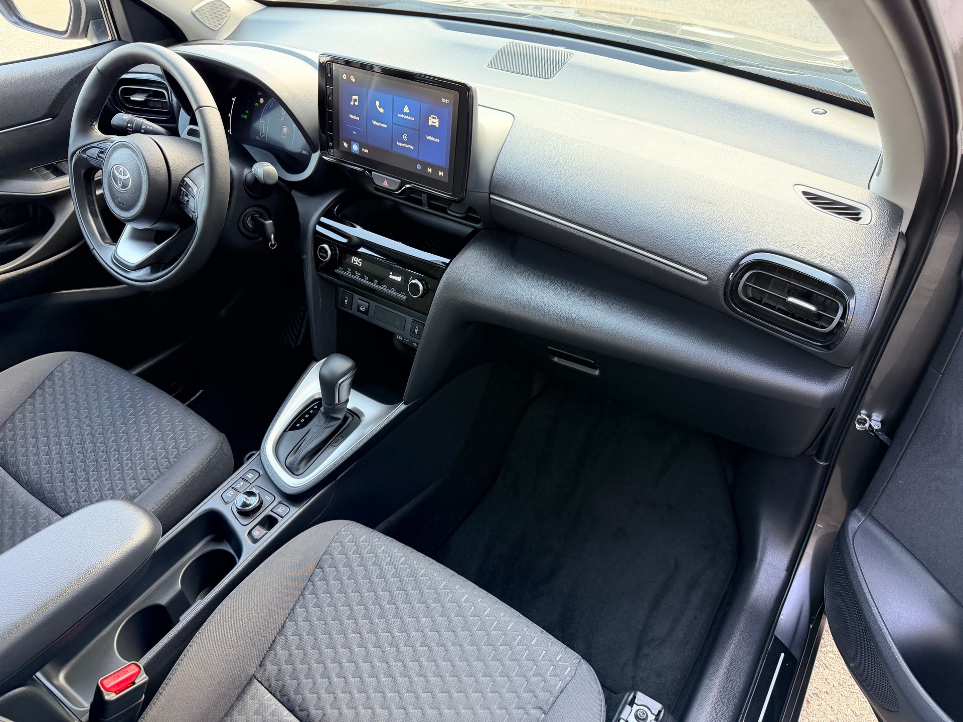 TOYOTA Yaris Cross 1.5 Comfort AWDi e-CVT-image-11