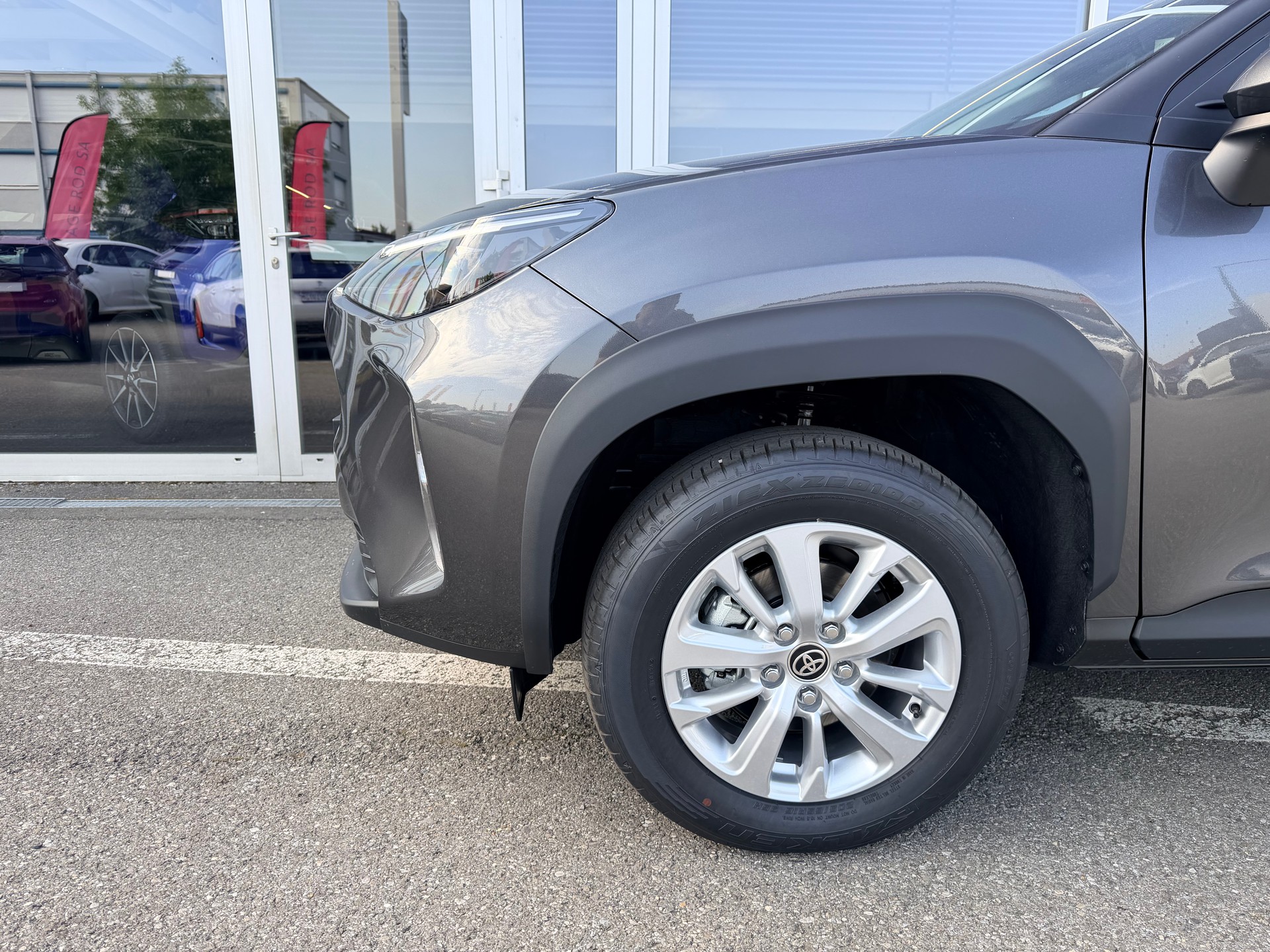 TOYOTA Yaris Cross 1.5 Comfort AWDi e-CVT-showroom-element-3
