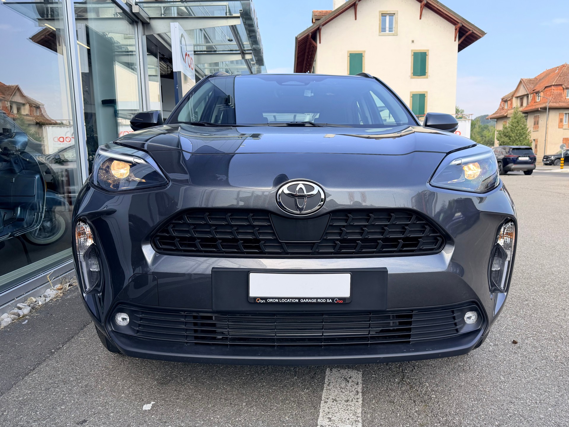 TOYOTA Yaris Cross 1.5 Comfort AWDi e-CVT-showroom-element-1
