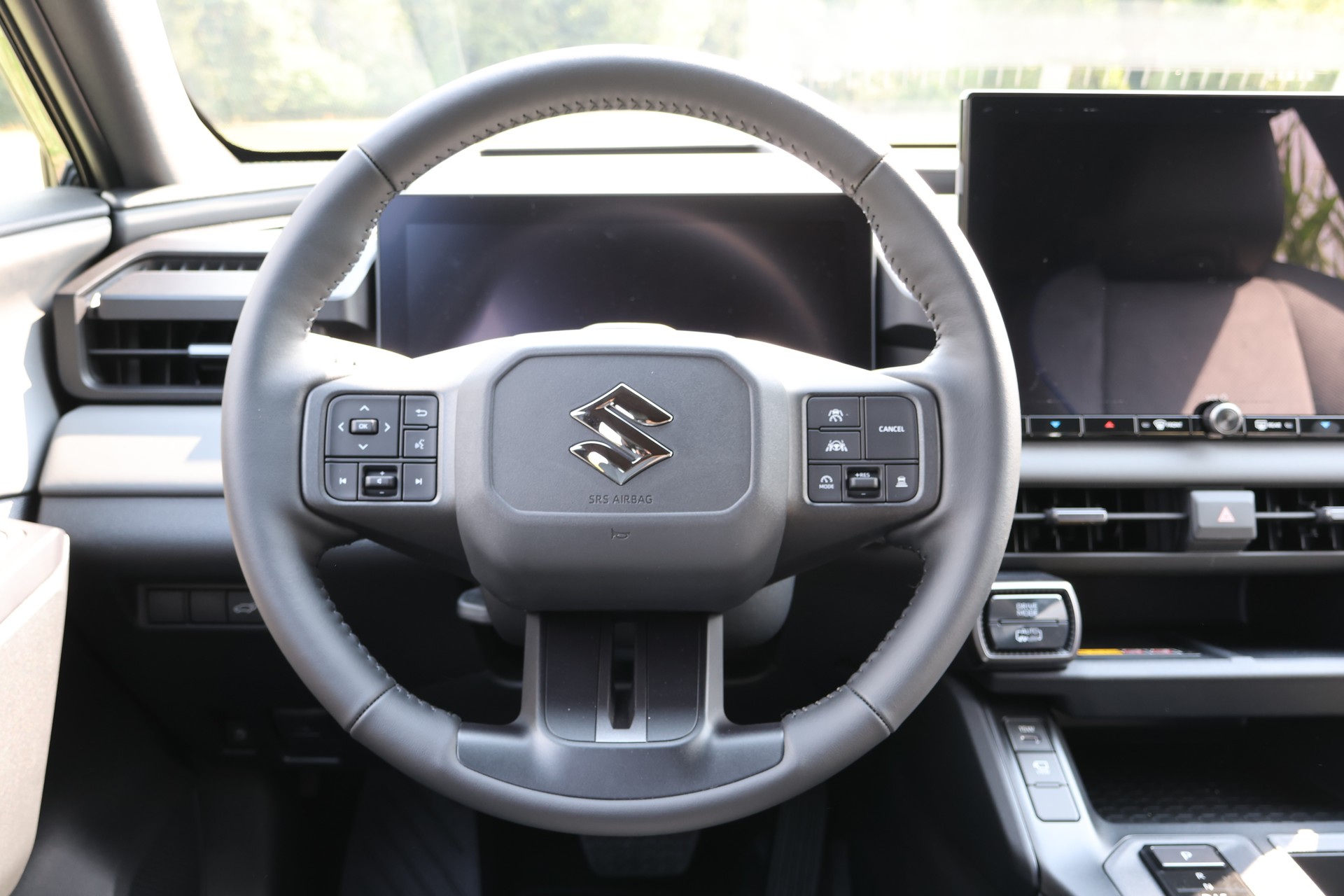 SUZUKI Across 2.5 Plug-in-Hybrid Compact Top E-CVT-image-5