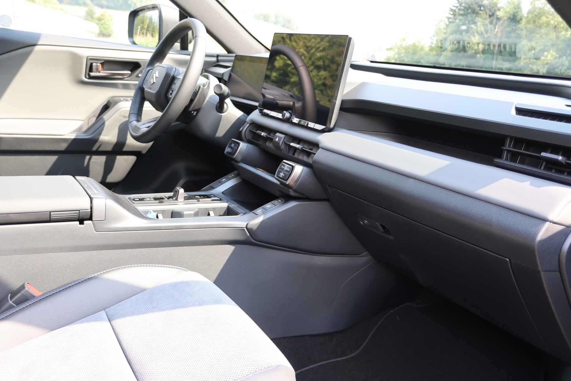 SUZUKI Across 2.5 Plug-in-Hybrid Compact Top E-CVT-image-11