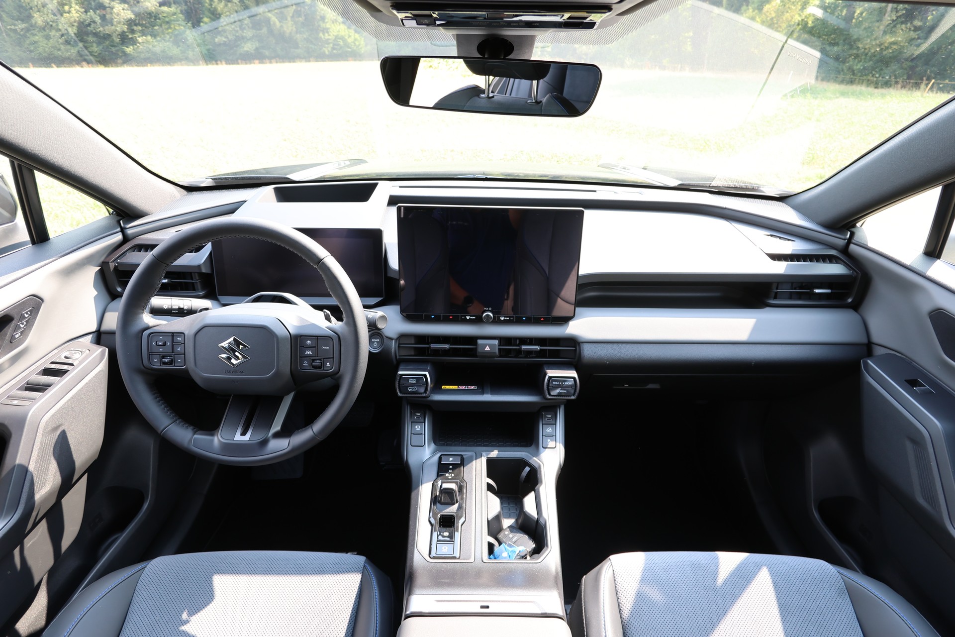 SUZUKI Across 2.5 Plug-in-Hybrid Compact Top E-CVT-showroom-element-3