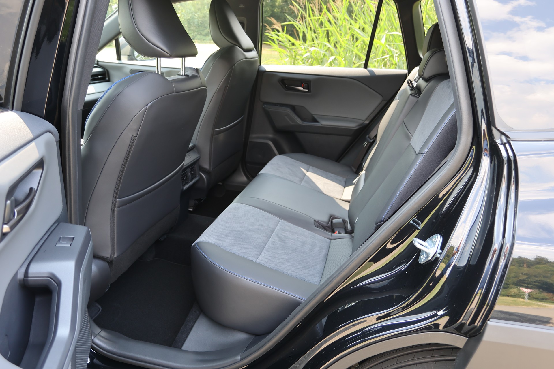 SUZUKI Across 2.5 Plug-in-Hybrid Compact Top E-CVT-image-13