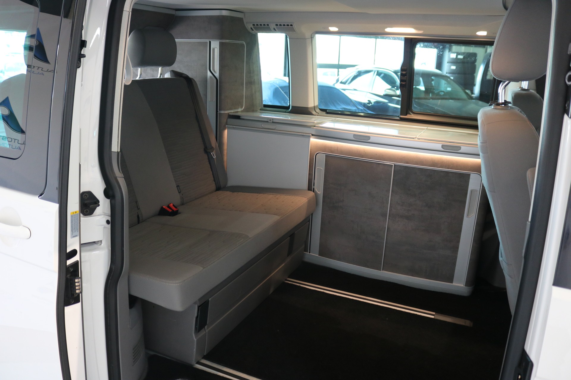VW T6.1 California 2.0 TDI Ocean DSG-showroom-element-3