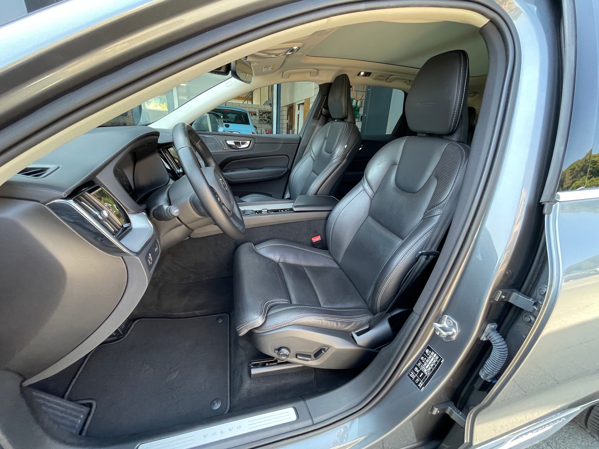 VOLVO XC60 D4 AWD Inscription Geartronic-image-11