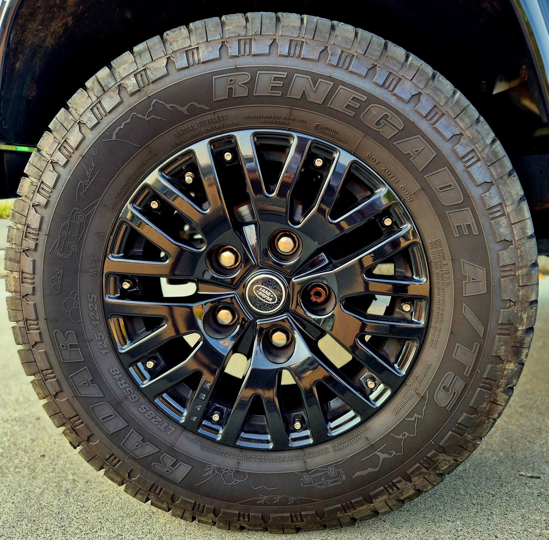 LAND ROVER Defender 90 2.2 TD4 Station Wagon SE-image-4