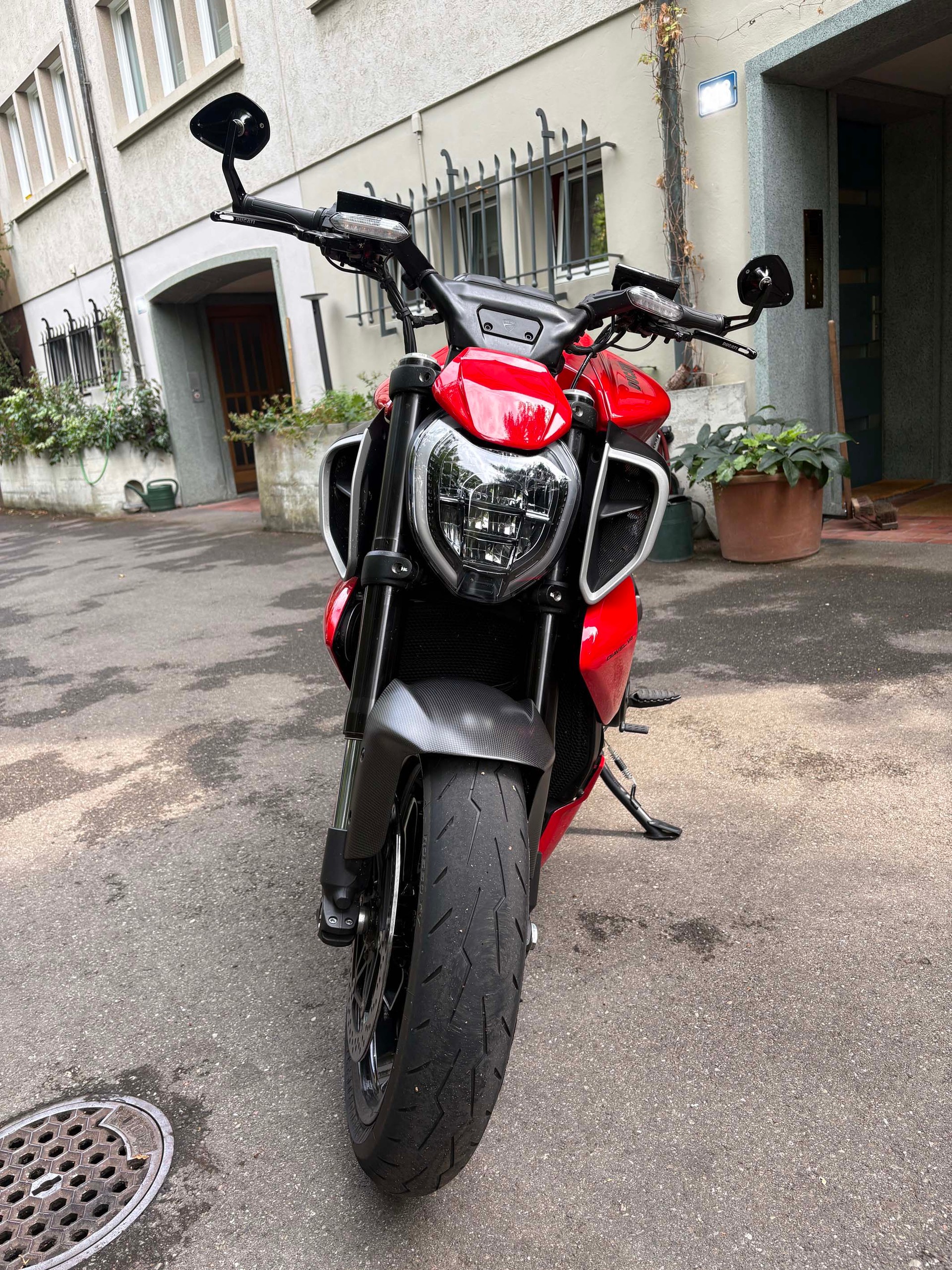 DUCATI Diavel V4-image-2