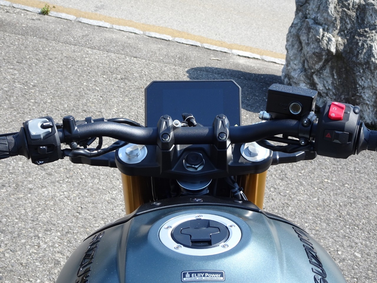 SUZUKI GSX-8 T-image-5