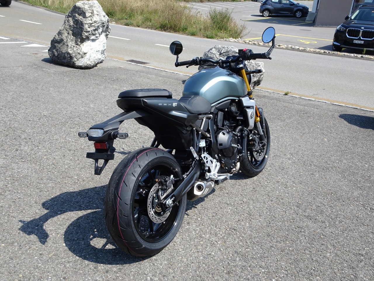 SUZUKI GSX-8 T-image-4