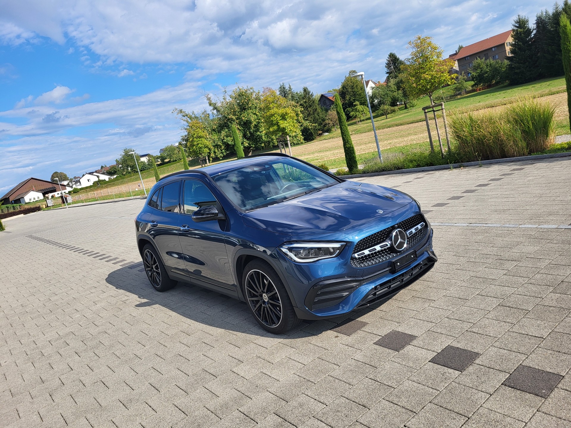 MERCEDES-BENZ GLA 250 4Matic AMG Line 8G-DCT-image-4