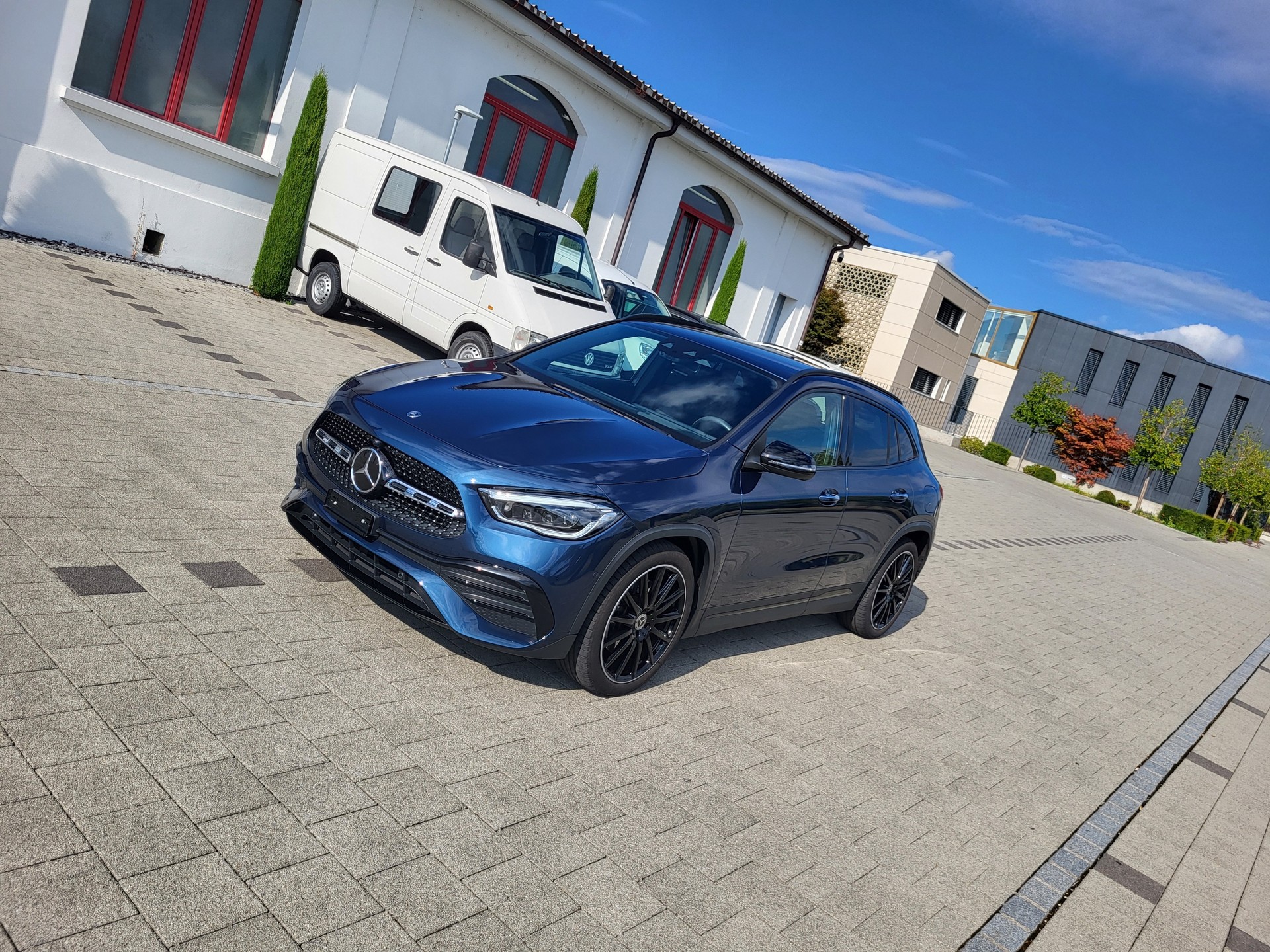 MERCEDES-BENZ GLA 250 4Matic AMG Line 8G-DCT-image-3