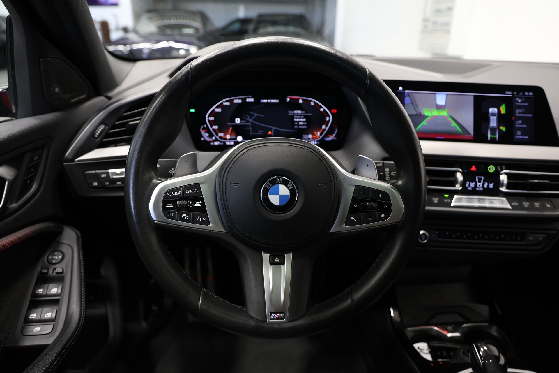 BMW M135i xDrive Steptronic *Vollausstattung*-image-26