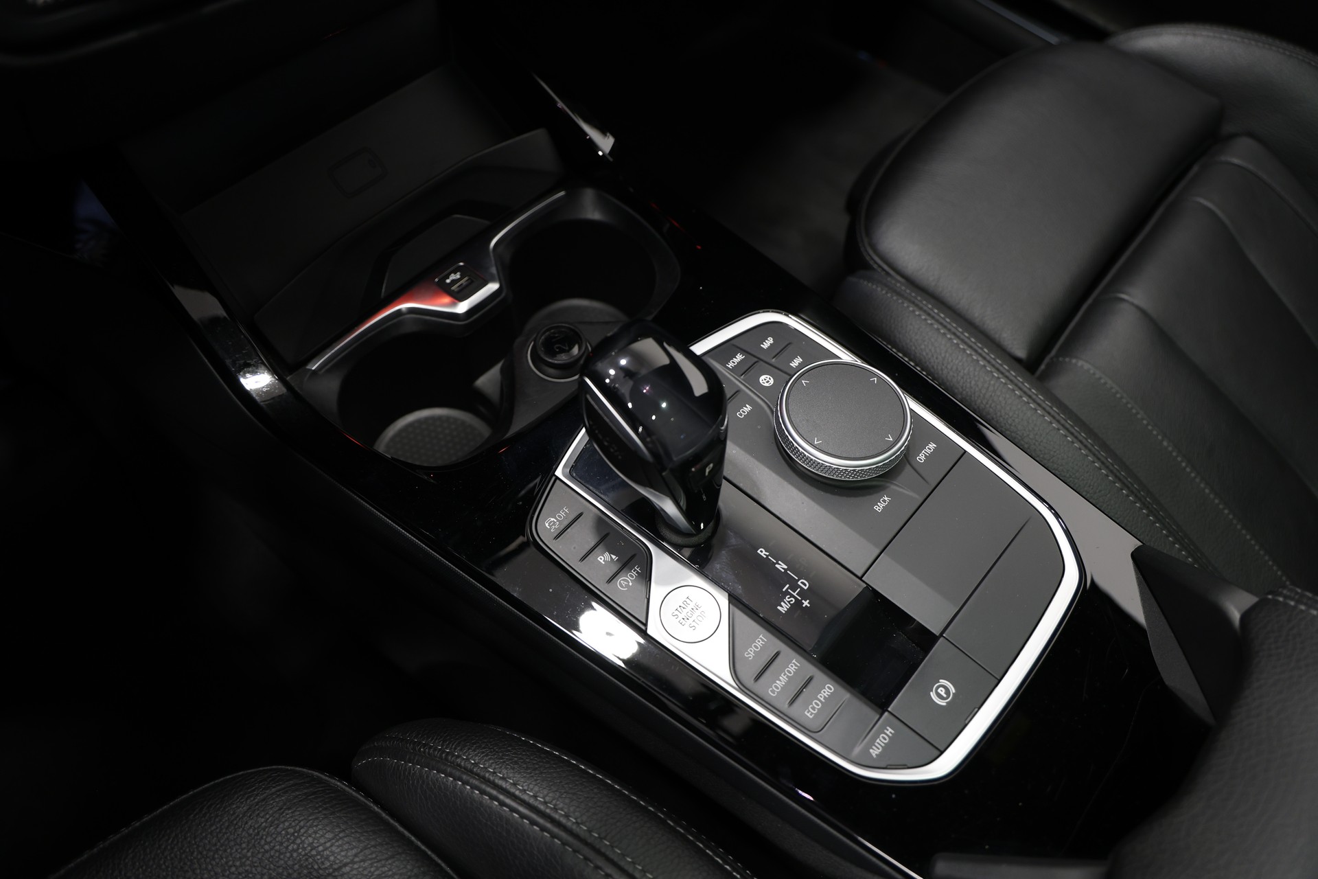 BMW M135i xDrive Steptronic *Vollausstattung*-image-27