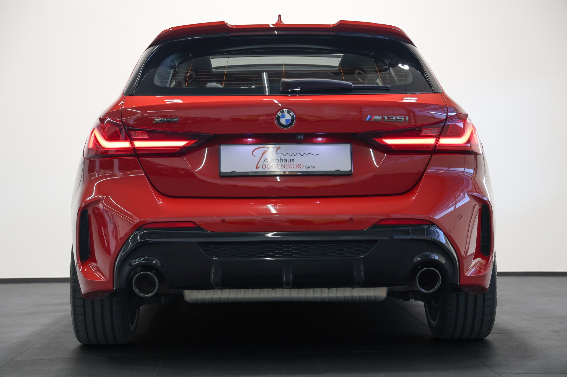 BMW M135i xDrive Steptronic *Vollausstattung*-image-13