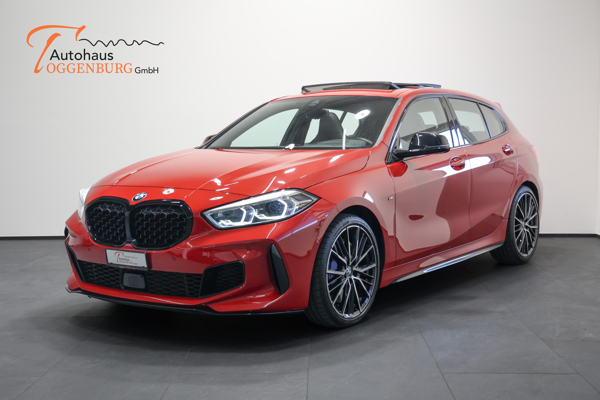 BMW M135i xDrive Steptronic *Vollausstattung*-showroom-element-1