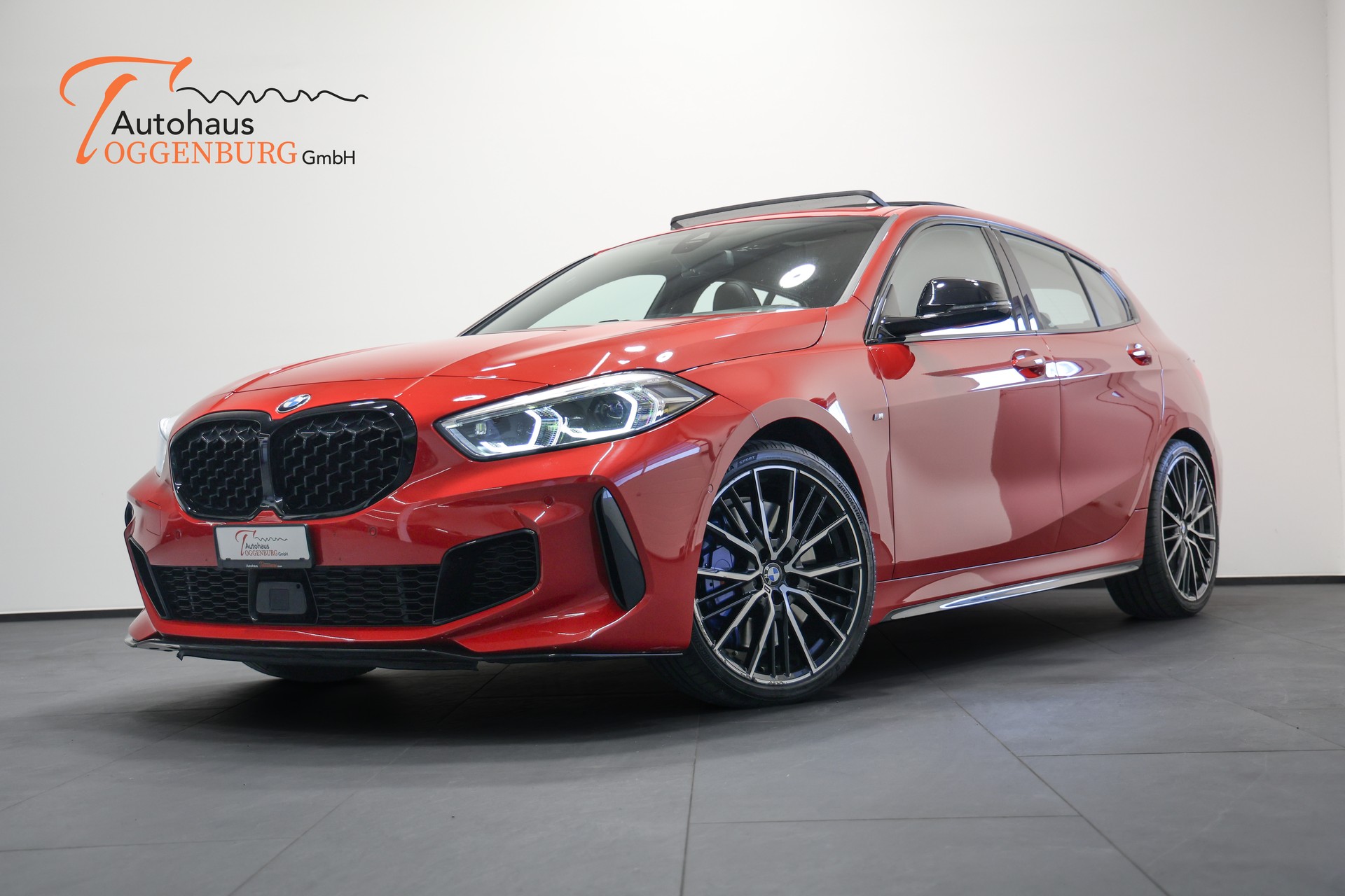 BMW M135i xDrive Steptronic *Vollausstattung*-showroom-element-2