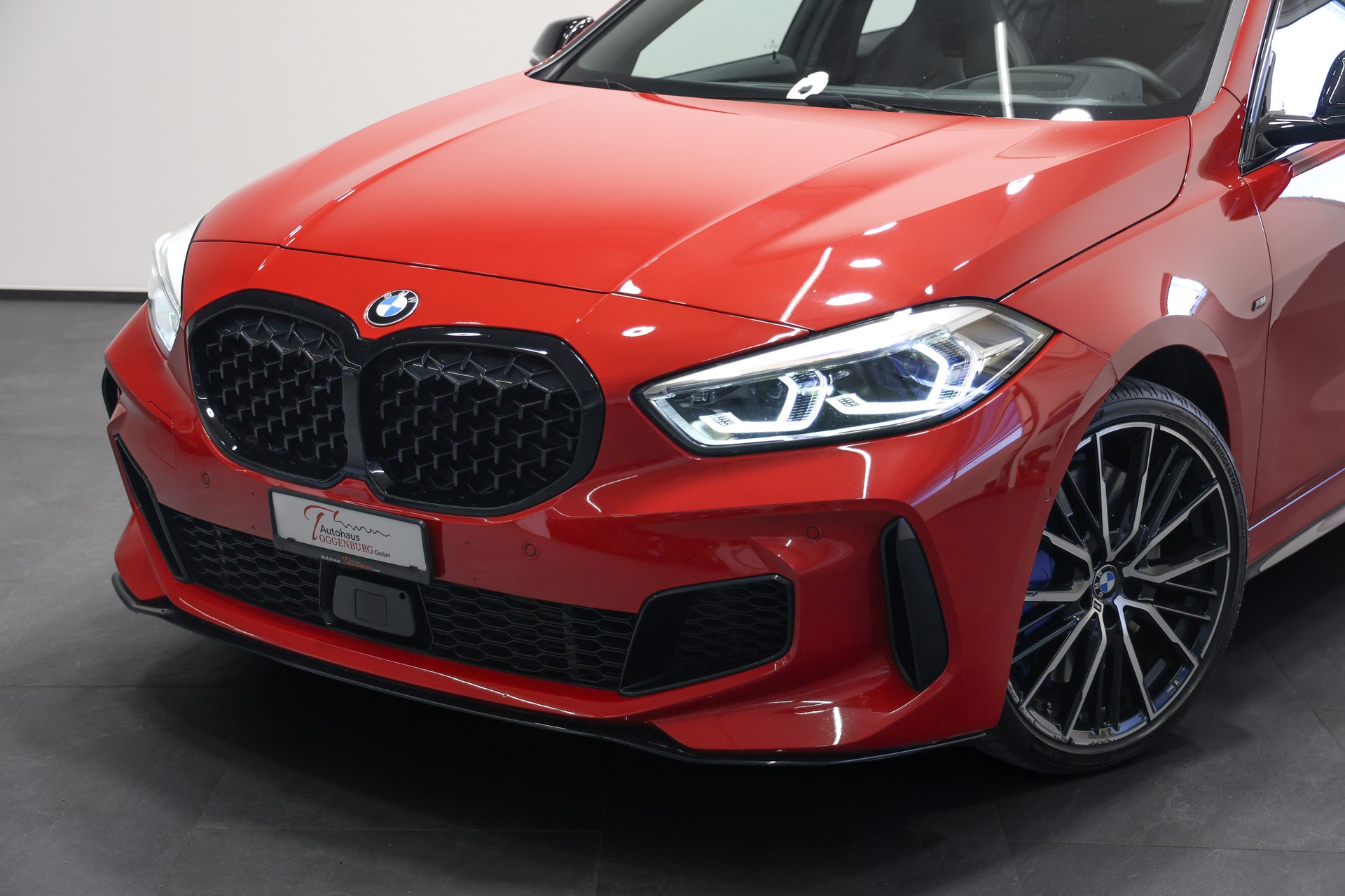BMW M135i xDrive Steptronic *Vollausstattung*-image-7
