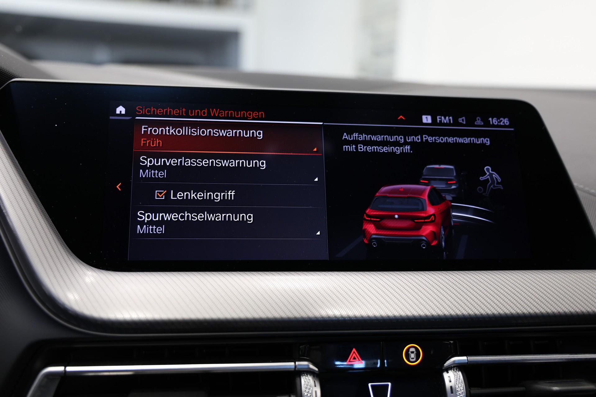 BMW M135i xDrive Steptronic *Vollausstattung*-image-30