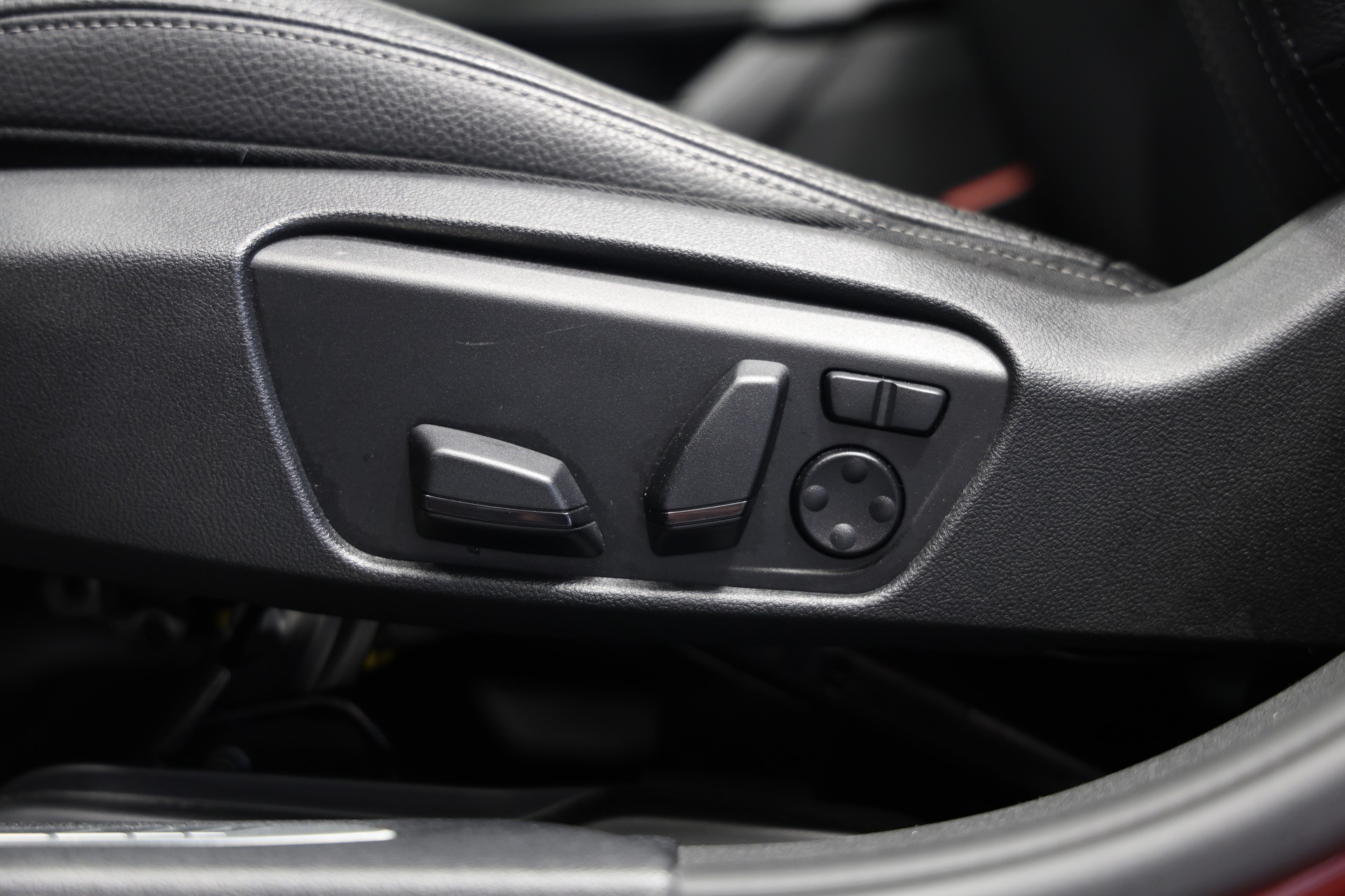 BMW M135i xDrive Steptronic *Vollausstattung*-image-25