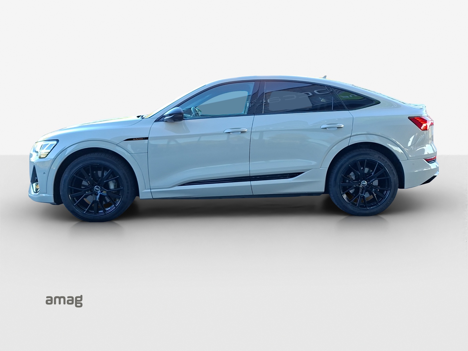 AUDI e-tron 55 Sportback S Line Black Edition quattro-showroom-element-1