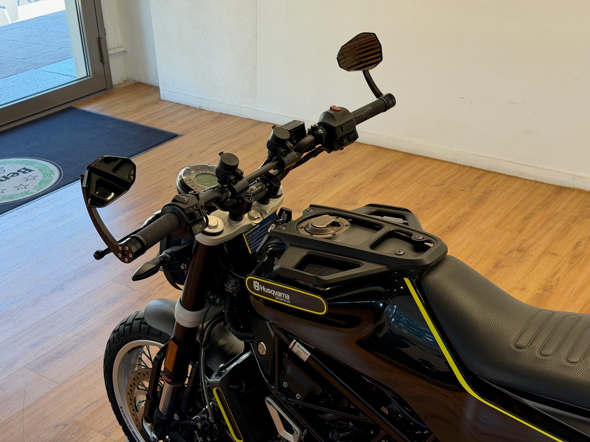 HUSQVARNA Svartpilen 401-image-8