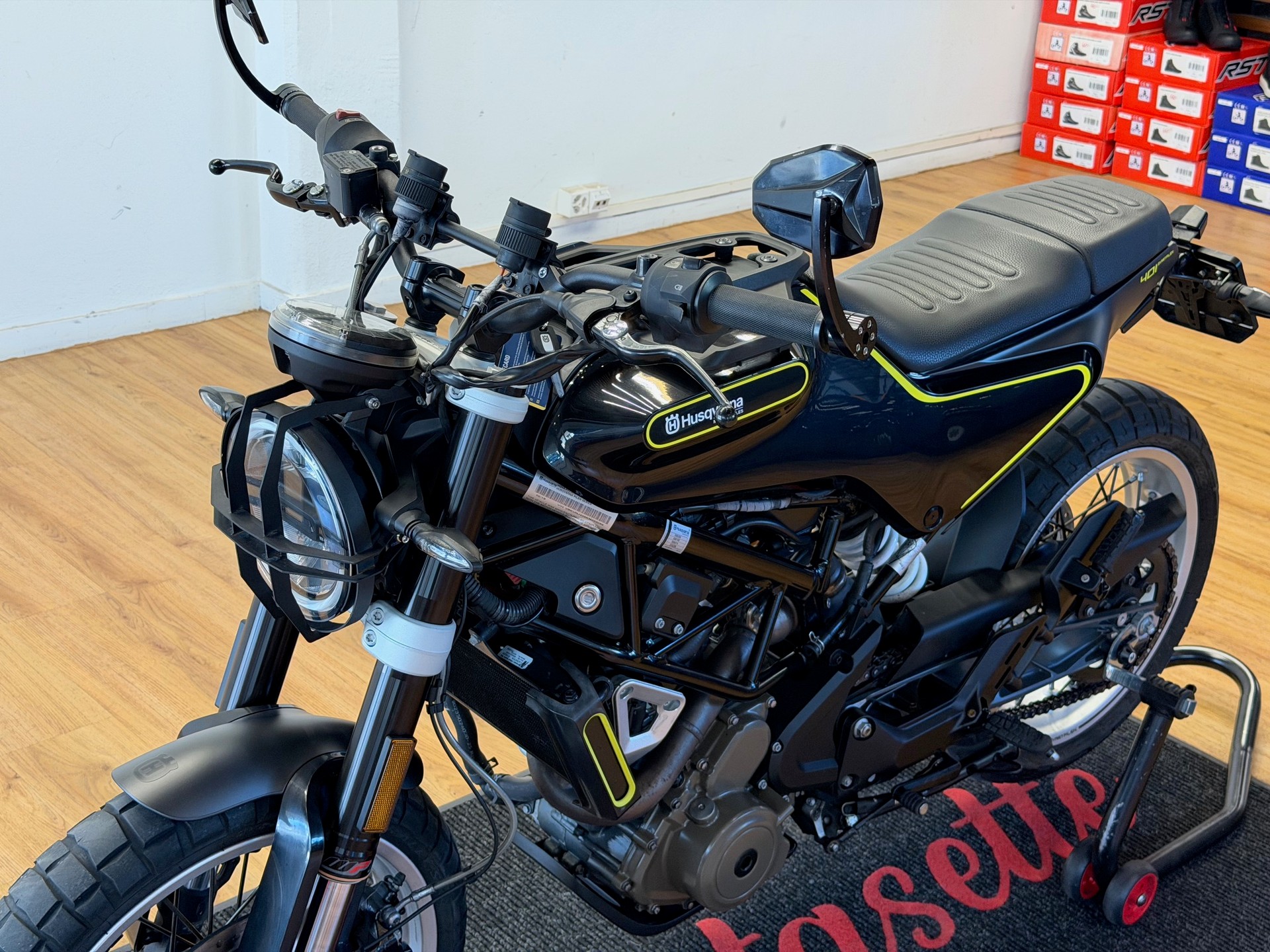 HUSQVARNA Svartpilen 401-image-7