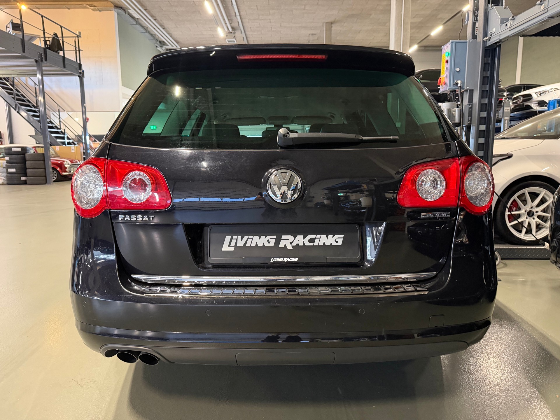 VW Passat Variant 2.0 TDI R-Line 4Motion-showroom-element-3