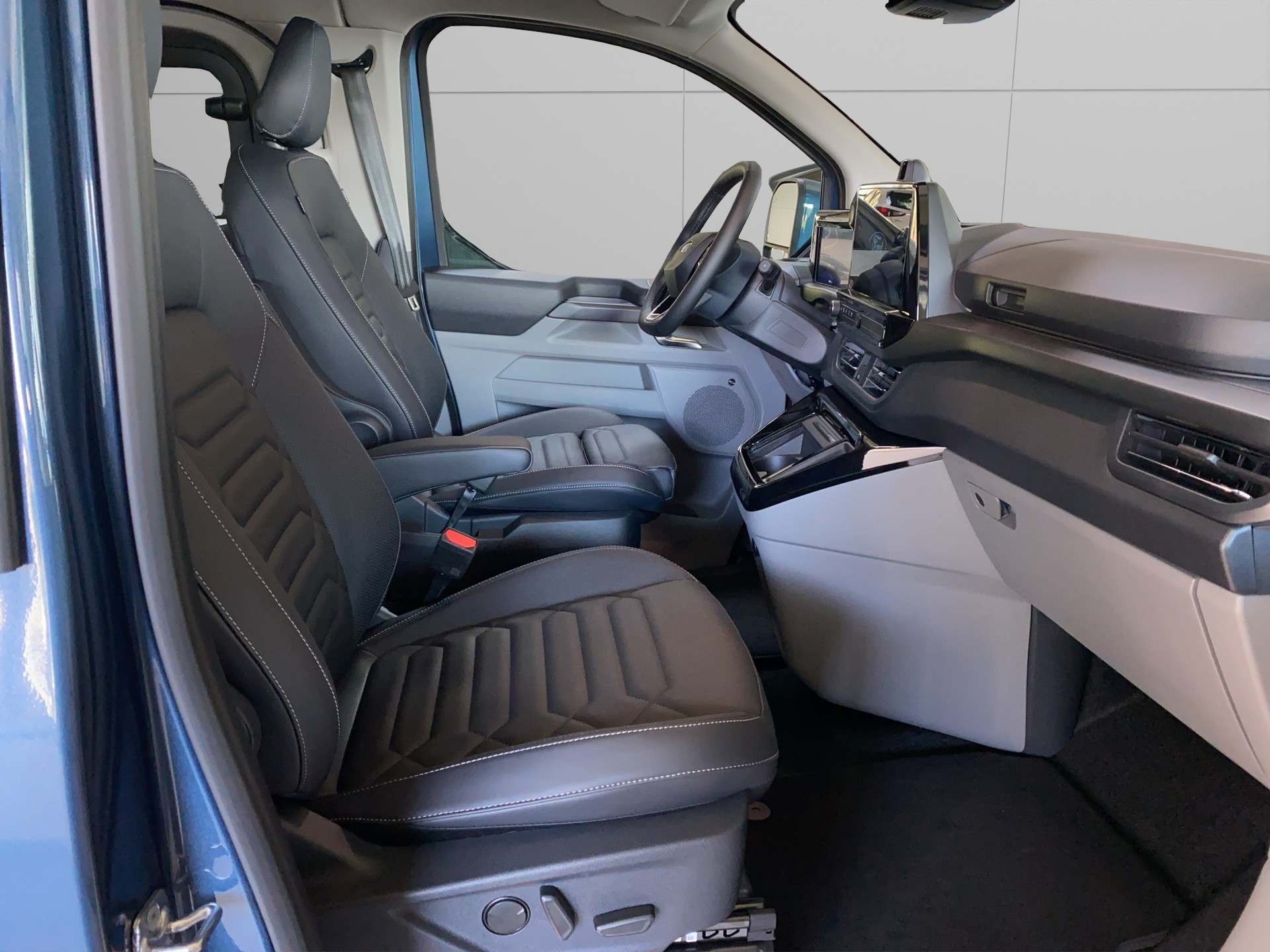 FORD Tourneo Bus 340 L1H1 PHEV TitaniumX-image-10
