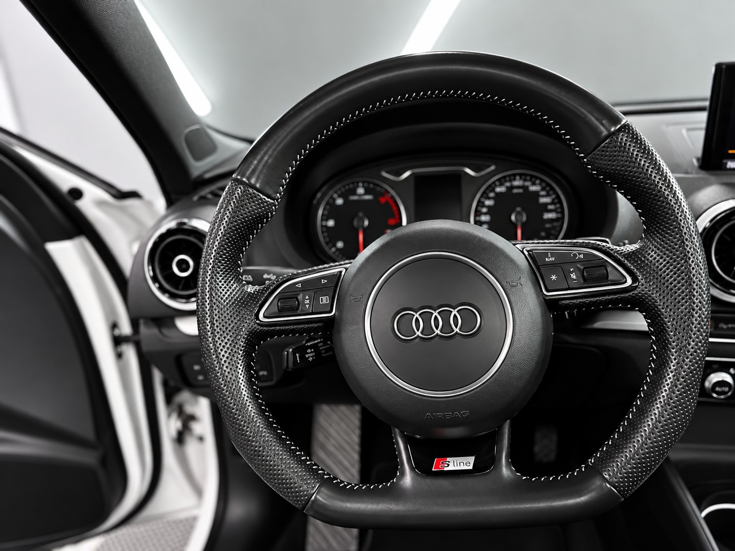 AUDI A3 Sportback 2.0 TDI Attraction quattro S-tronic-image-10