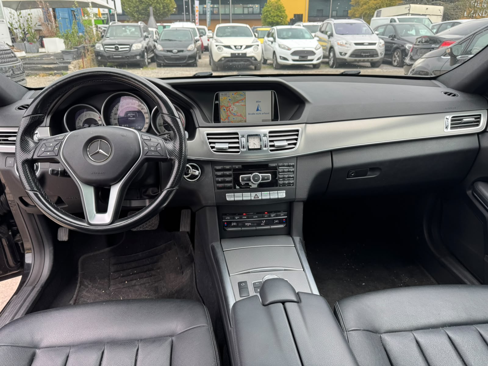 MERCEDES-BENZ E 200 Elégance 7G-Tronic-image-8