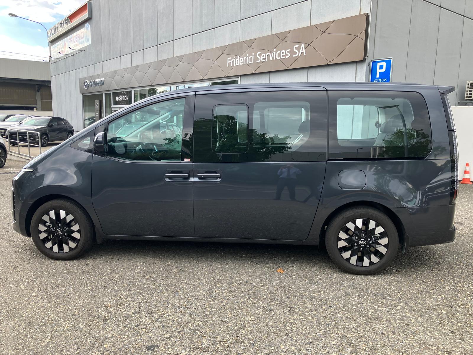 HYUNDAI Staria Premium 1.6 T-GDi HEV Vertex A-showroom-element-1