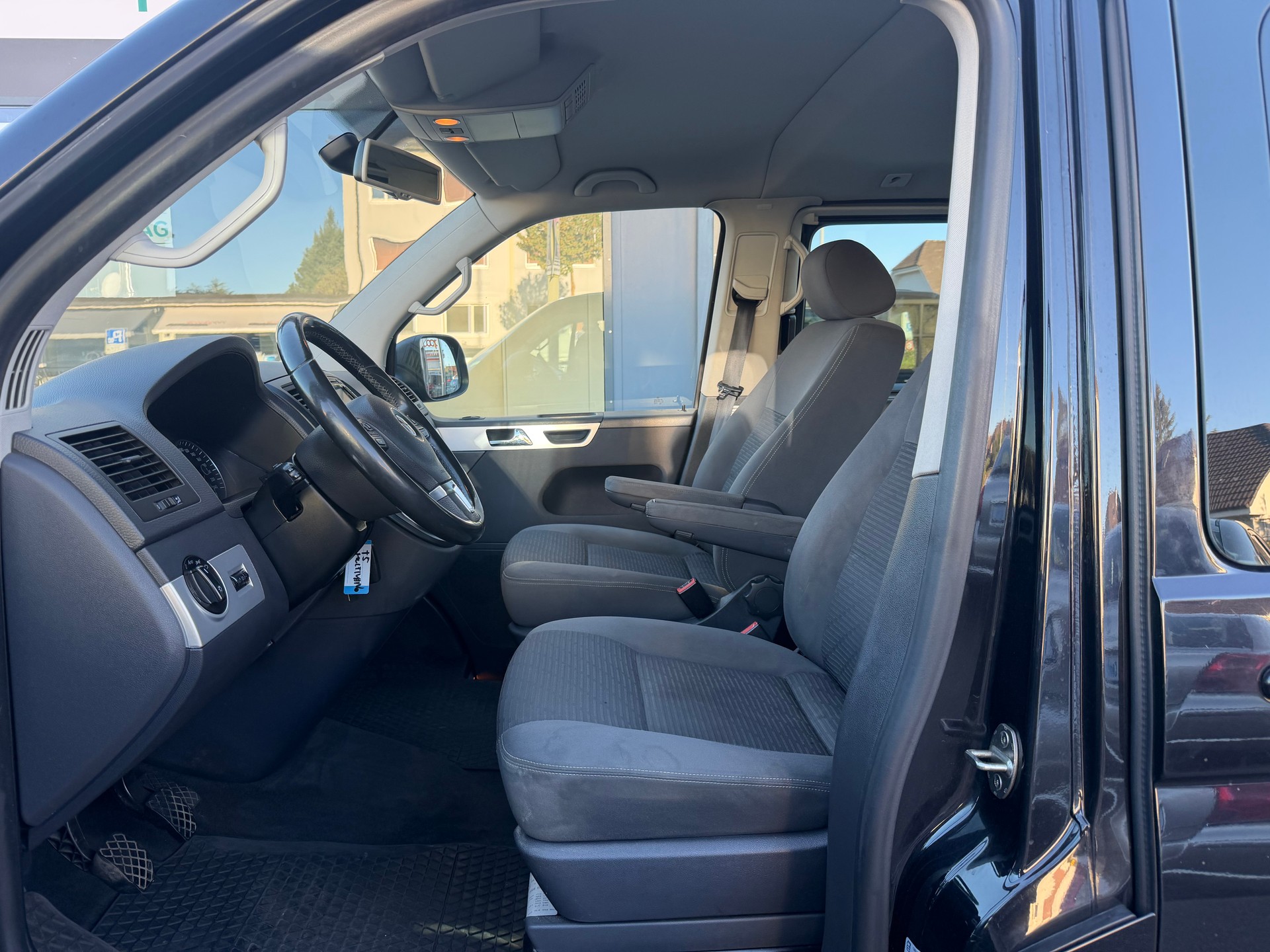 VW T5 Multivan 2.0 TDI CR Comfortline-image-11