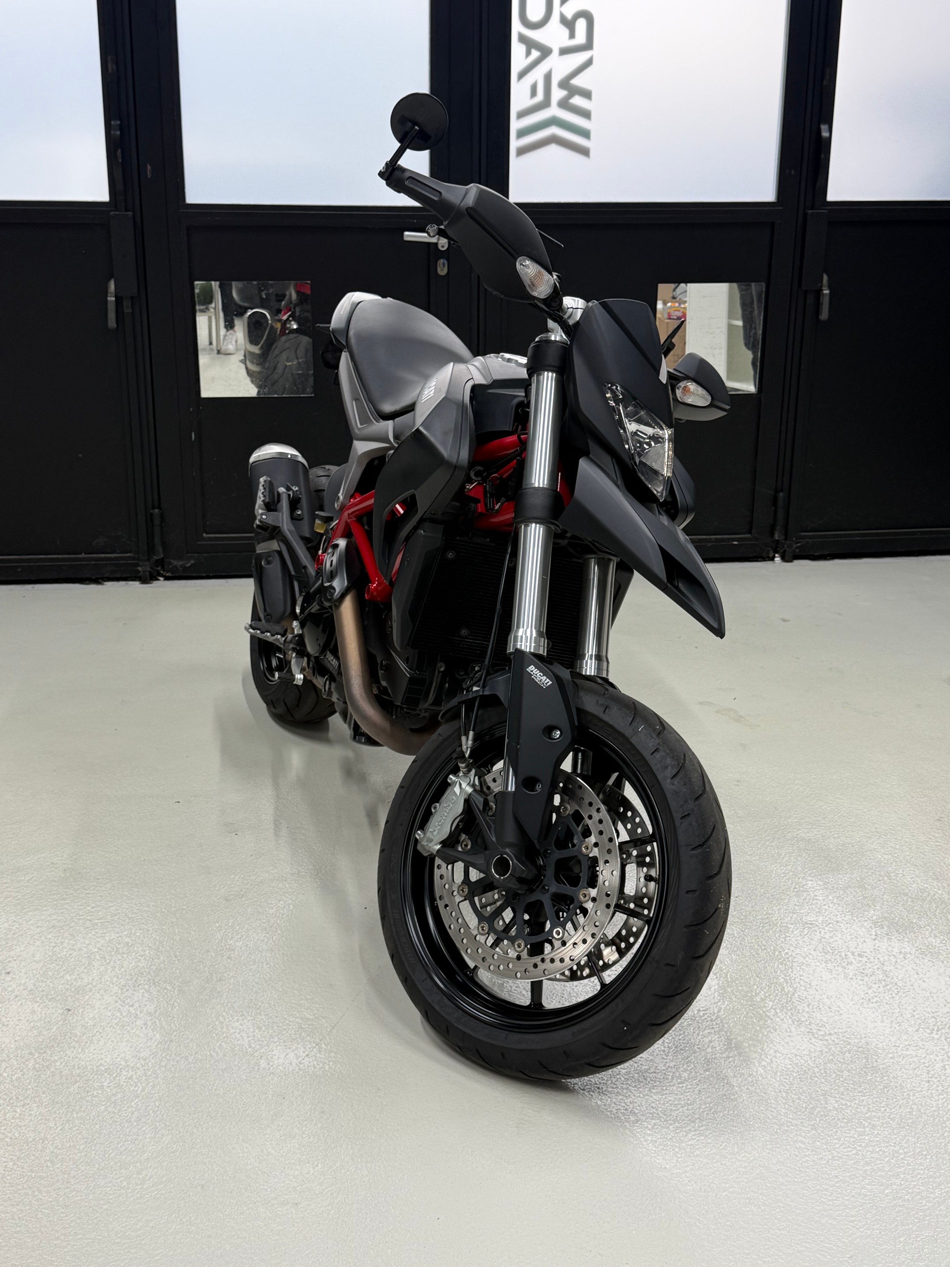 DUCATI Hypermotard 821-image-1