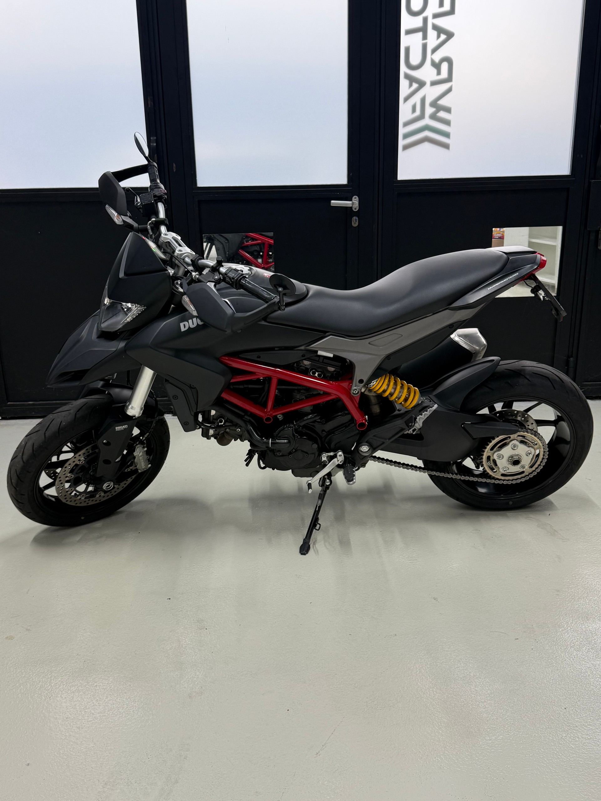 DUCATI Hypermotard 821-image-2